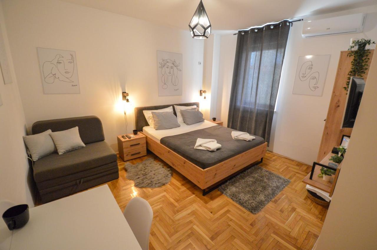 41 Apartment *