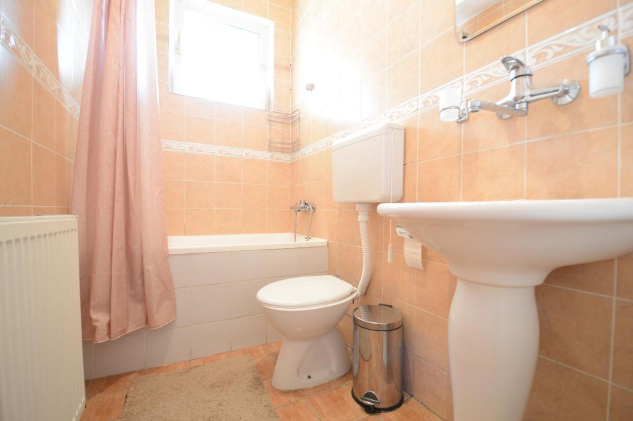 41 Apartment *